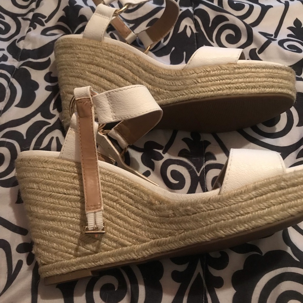 Cream Color Wedges - Picture 4 of 5